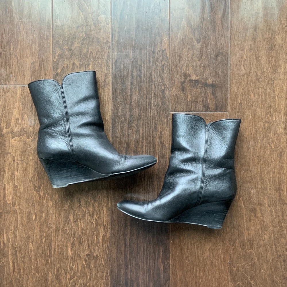 NINE WEST boots. Pointed Toe Black Leather. Size 7.